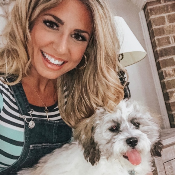 Meet your posher! Feel free to make an offer! - Picture 4 of 7